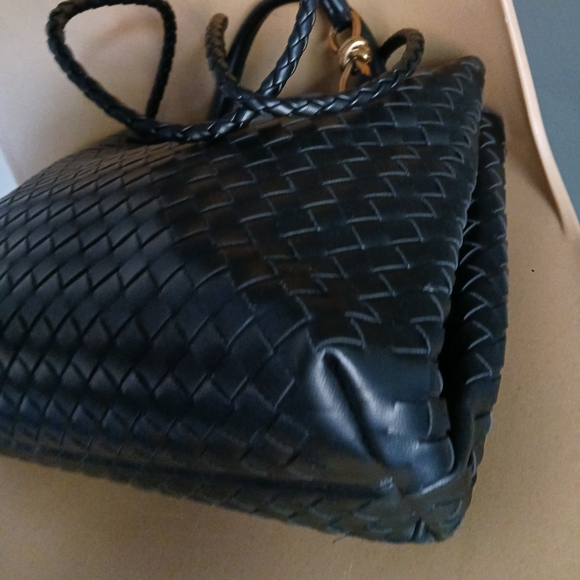 Elegant Black Woven Shoulder Bag - Picture 10 of 14
